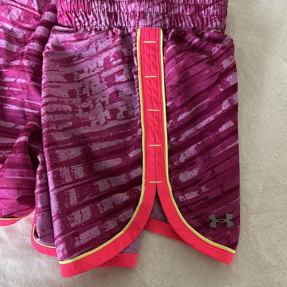 Under Armour Pink and Yellow Athletic Shorts Lightweight Stretchy Design - Picture 8 of 8